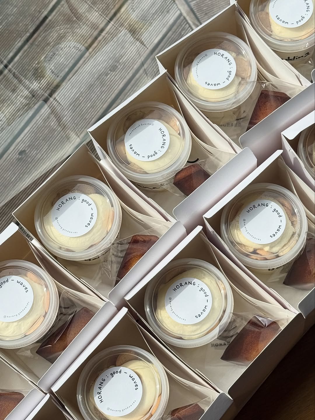 Photo shared by 수원 카페 | 호랑 : 좋을 호, 물결 랑 on September 14, 2025 tagging @horang.goodwaves. May be an image of babka, chiffon cake, hamper, cheesecake and text that says 'SOAOM ood NOR ORANG .တ၆ Sanom Aemya+s HORANG SBADM pood HOR HORANG good 9 e PraduAre GARPY HORANG good ood waves @..... HORANG good LaVES good HORANG: 1O ANG PAs.'.