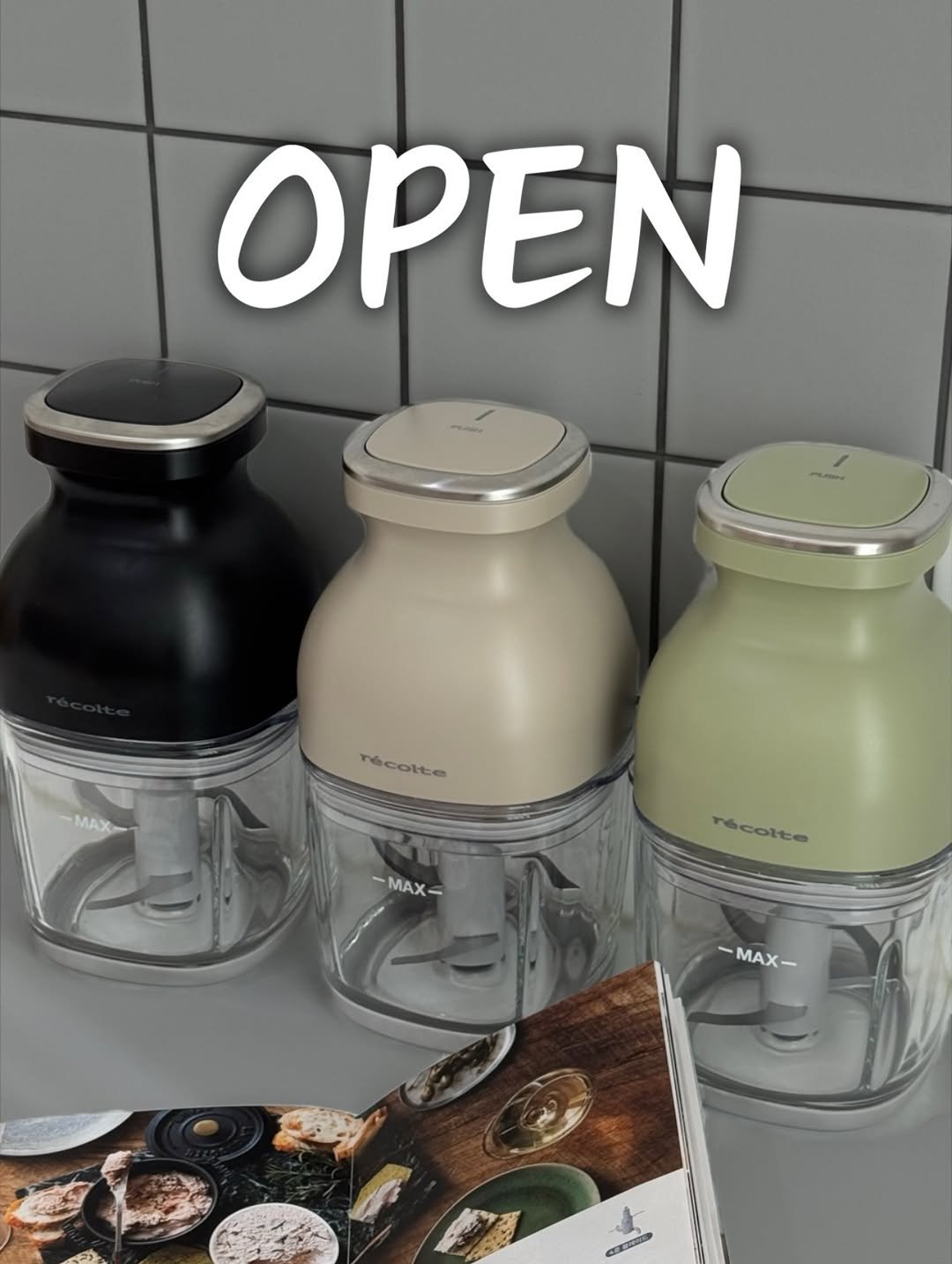 Photo by 호리호리 박준형 on September 28, 2025. May be an image of tea maker, grinder, cocktail shaker, coffee maker, kitchen appliance, spice rack, cooker, measuring cups, canister, carafe and text that says 'OPEN MAX récolte -MAX- MAX mécolte te -MAX- MAX'.