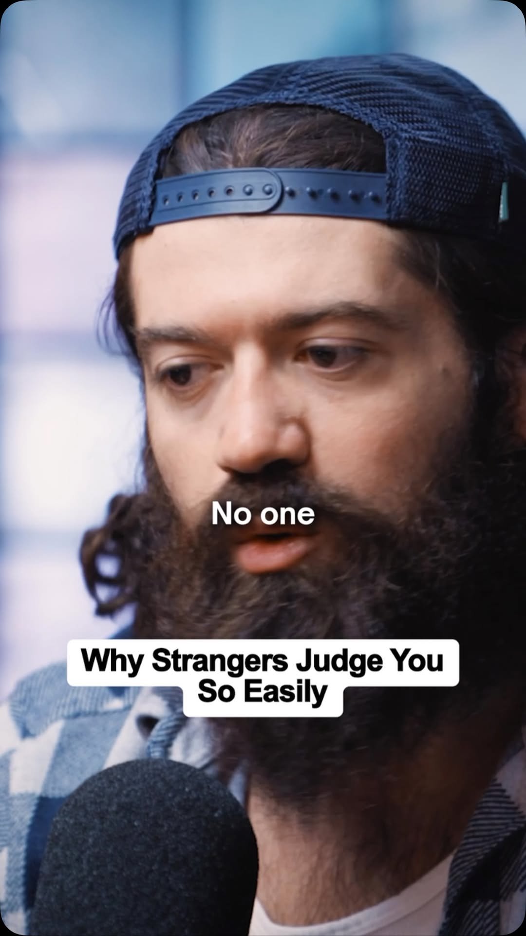 hormozi 게시물 이미지: Why Strangers Judge You So Easily