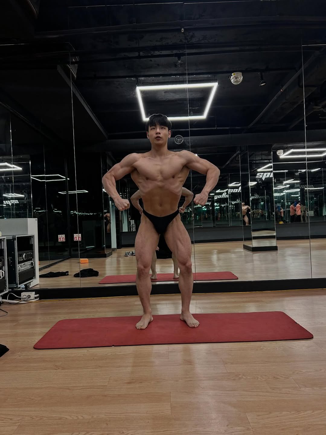 horuragi__ 게시물 이미지: :
김진찬 (밴딩 상태, 대회 이틀 전)
WNGP 서울 클래식보디빌딩 비기너,...