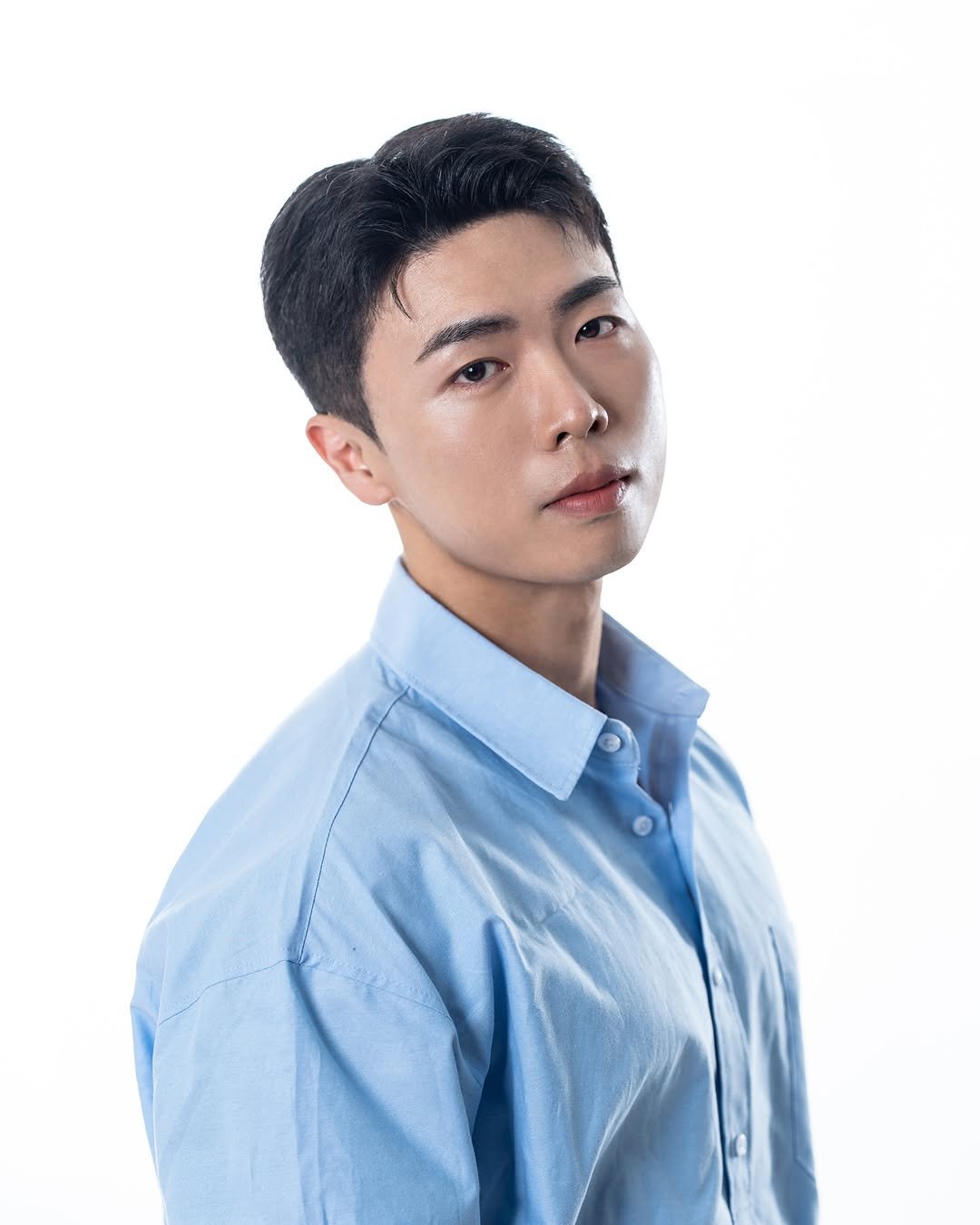 horuragi__ 게시물 이미지: :
𝐏𝐨𝐫𝐭𝐫𝐚𝐢𝐭 𝟐. - 𝐒𝐞𝐮𝐧𝐠𝐡𝐨 𝐊𝐚𝐧𝐠

여의도에는 없는 여의도룩

📸...