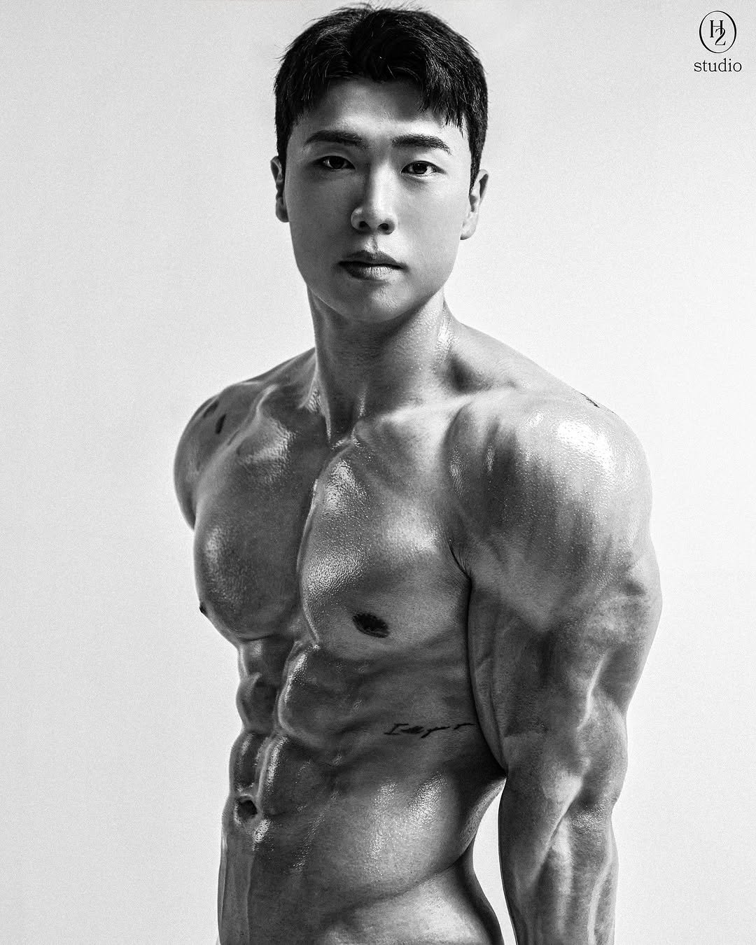 horuragi__ 게시물 이미지: :
𝑪𝒐𝒏𝒄𝒆𝒑𝒕. 𝑩𝒍𝒂𝒄𝒌 𝟏

강렬함과 부드러움이 공존하는

📷 :...