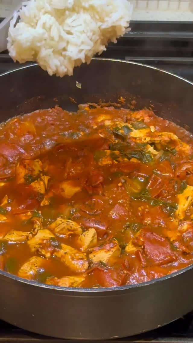 hosseinfitness_ 게시물 이미지: 🍅 EASY TOMATO RICE MEAL PREP 🍅

INGREDIENTS:...