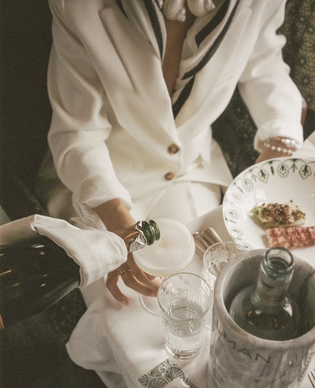 hotel.leebon 게시물 이미지: 사치스러운 하루의 시작, 가장 이른 사치 Chapter 2.