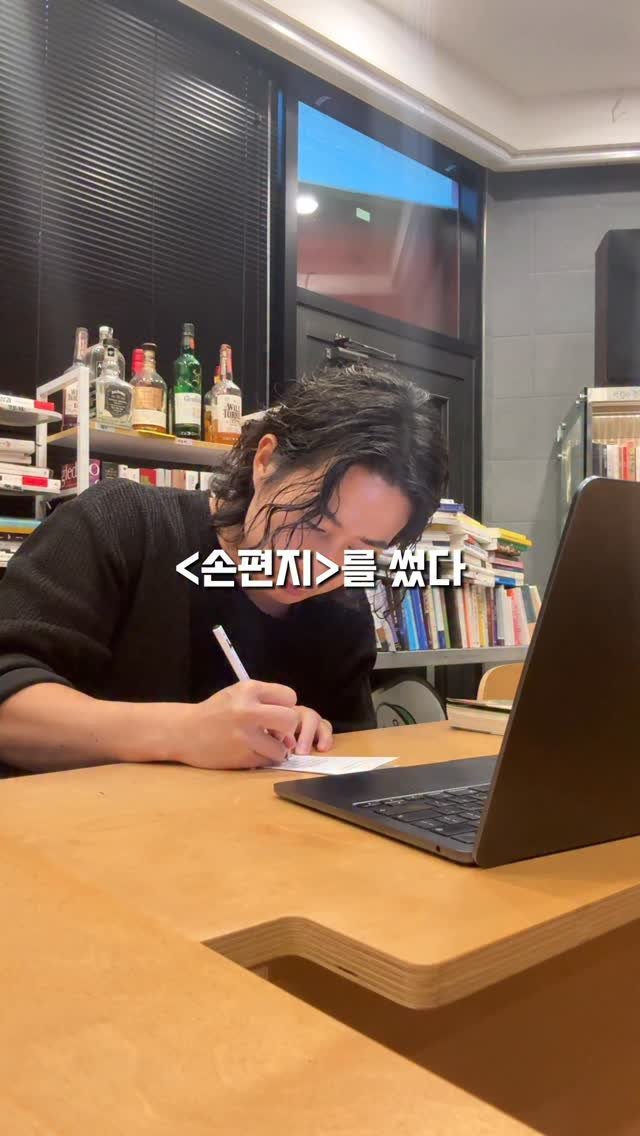 hotelseol 게시물 이미지: 이모든 건 우연한 계기로 시작되었다

3년 전, 호텔 1층 와인바 알바를 하다
한...