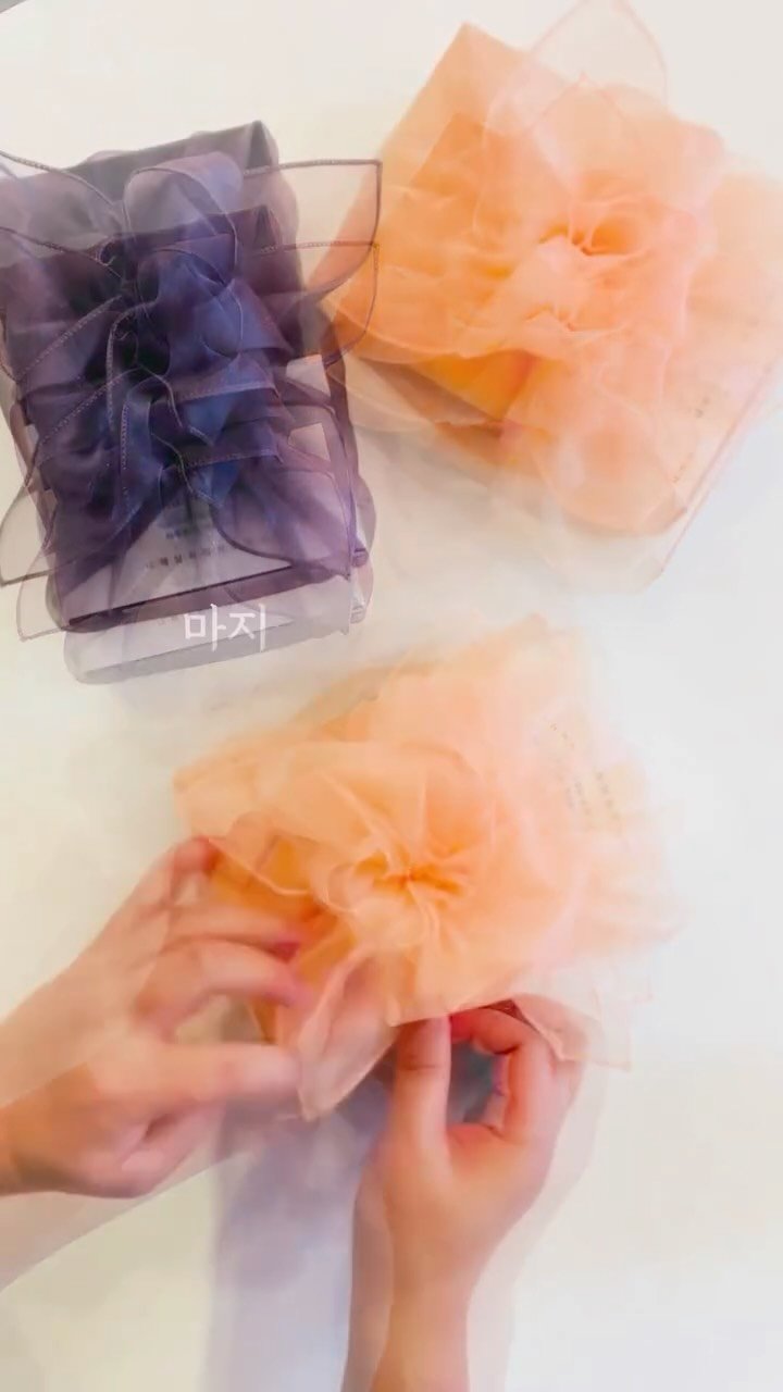 houseinmind 게시물 이미지: 🌟🌟
한 해동안, 
가장 먼저 떠오른 얼굴이 있나요?

하루를 버티내느라 
몸과...