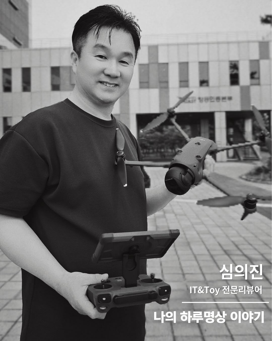 Photo shared by 책으로 나를 돌보는 집, 서가는 on September 27, 2025 tagging @jinijini_drone, and @mindinhouse. May be an image of 1 person and text.
