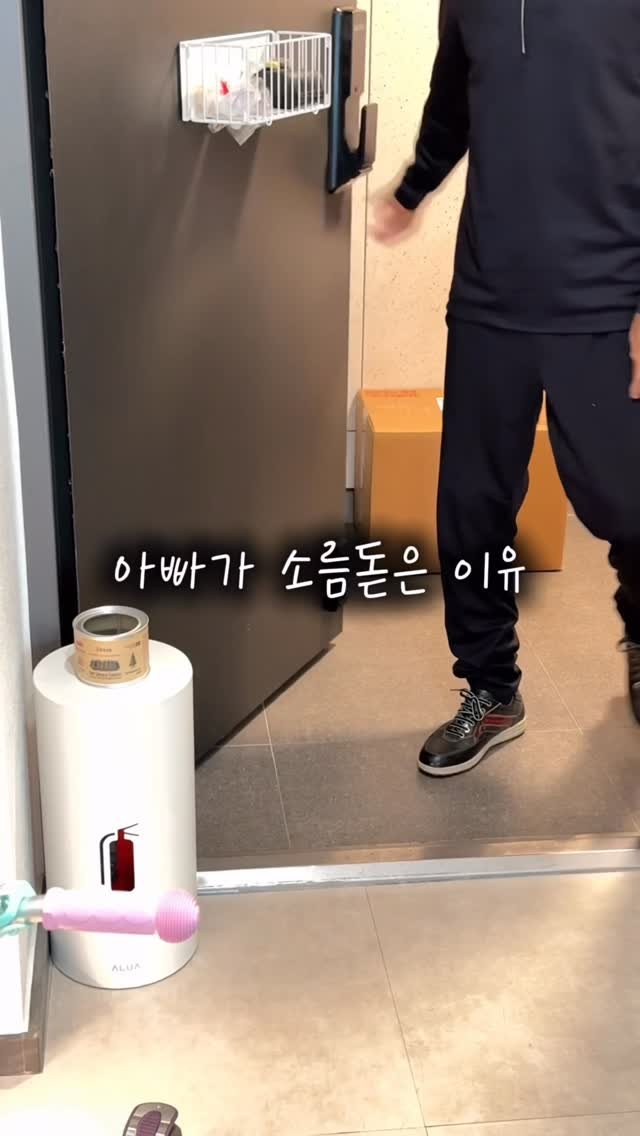 houseof_ring 게시물 이미지: [알림] 아빠가 소름 돋았대요..
택시운전하시는 아빠가
이거 냄새 뭐냐고 소름돋게...