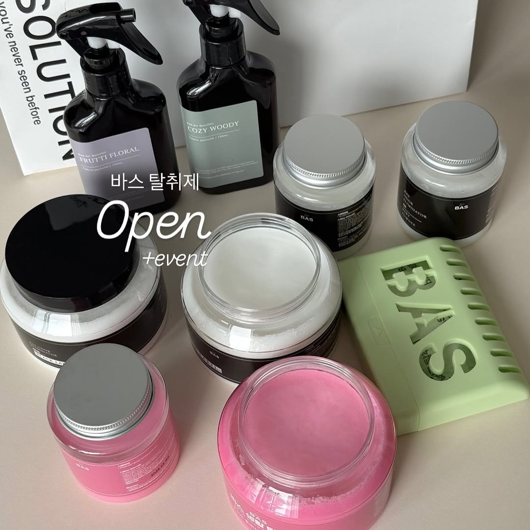 Photo by 링홈 | 반셀프 인테리어 • 리빙 • 꿀템 on December 15, 2025. May be an image of hair product, fragrance, hand cream, ointment and text.