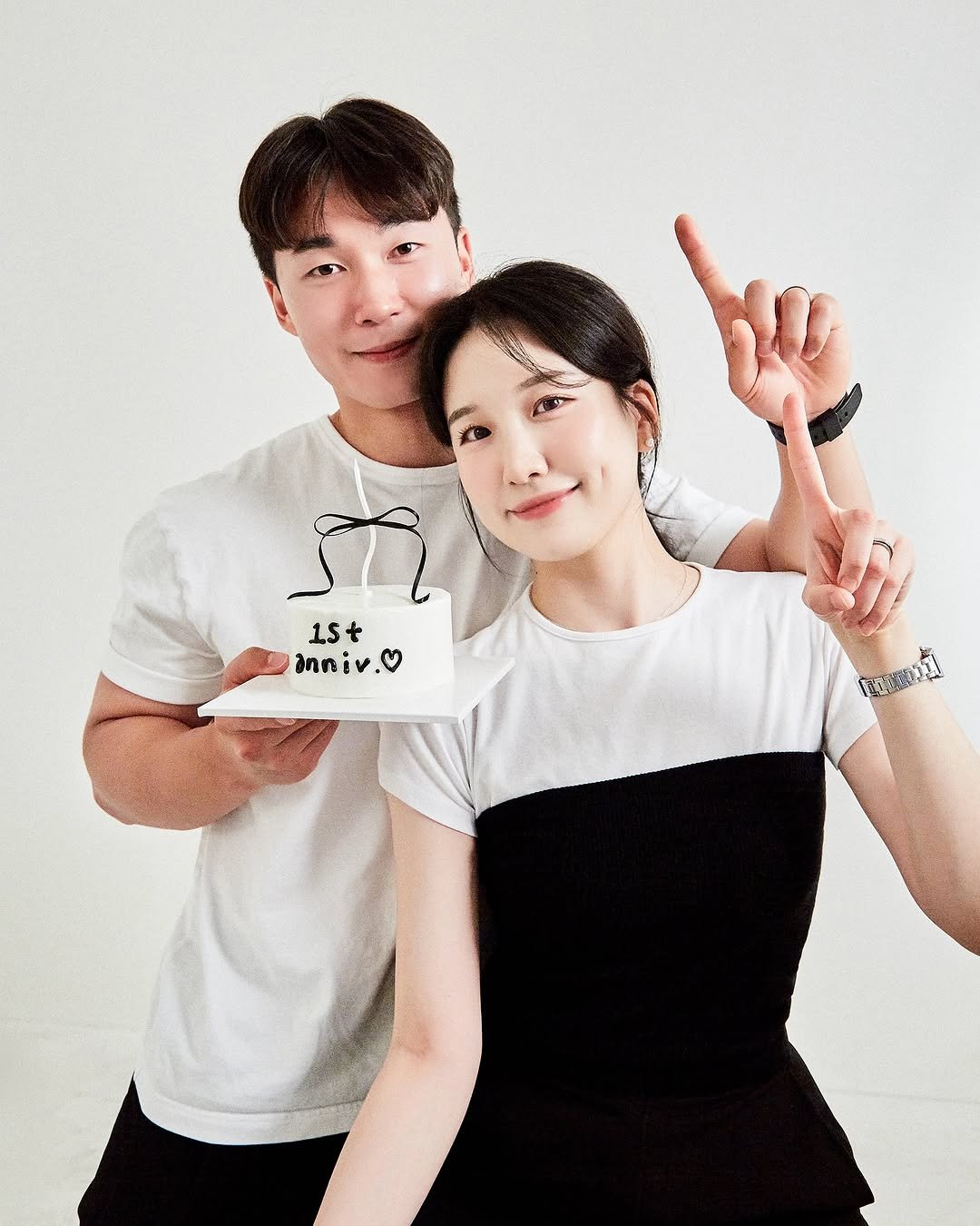 Photo shared by 하우알유두잉 | 잠실셀프사진관 | 홍대셀프사진관 | 성수셀프사진관 | 서울셀프사진관 | 대구셀프사진관 on August 24, 2025 tagging @how.are.you.doing.__. May be an image of 1 person and text.