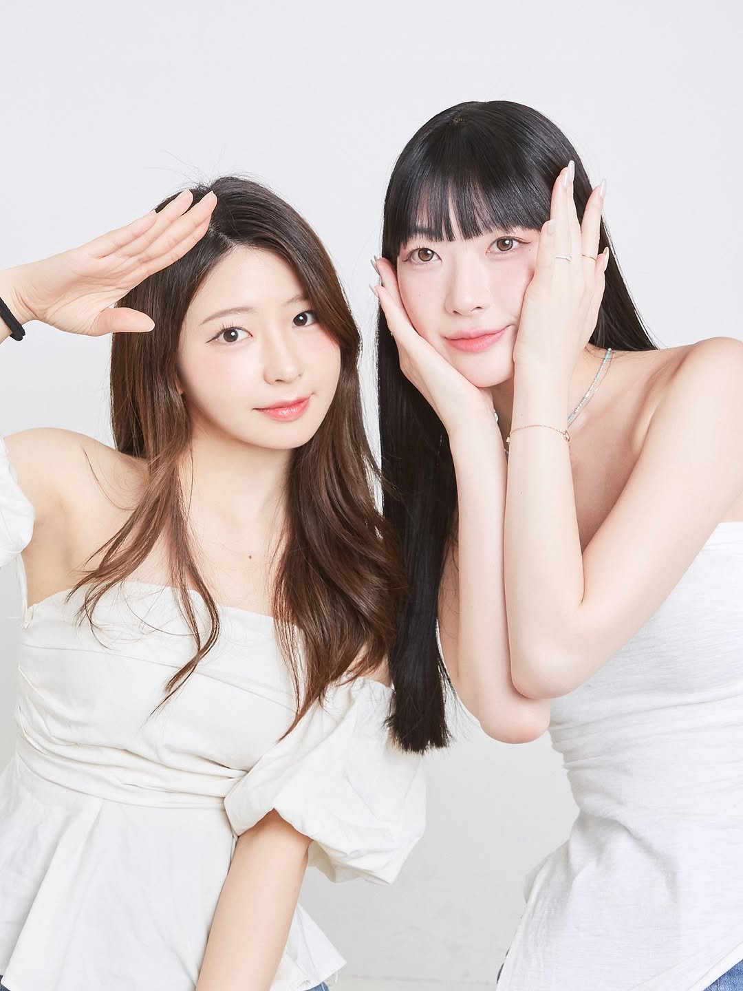 Photo shared by 하우알유두잉 | 잠실셀프사진관 | 홍대셀프사진관 | 성수셀프사진관 | 서울셀프사진관 | 대구셀프사진관 on August 20, 2025 tagging @how.are.you.doing.__. May be an image of 2 people, hair and text.