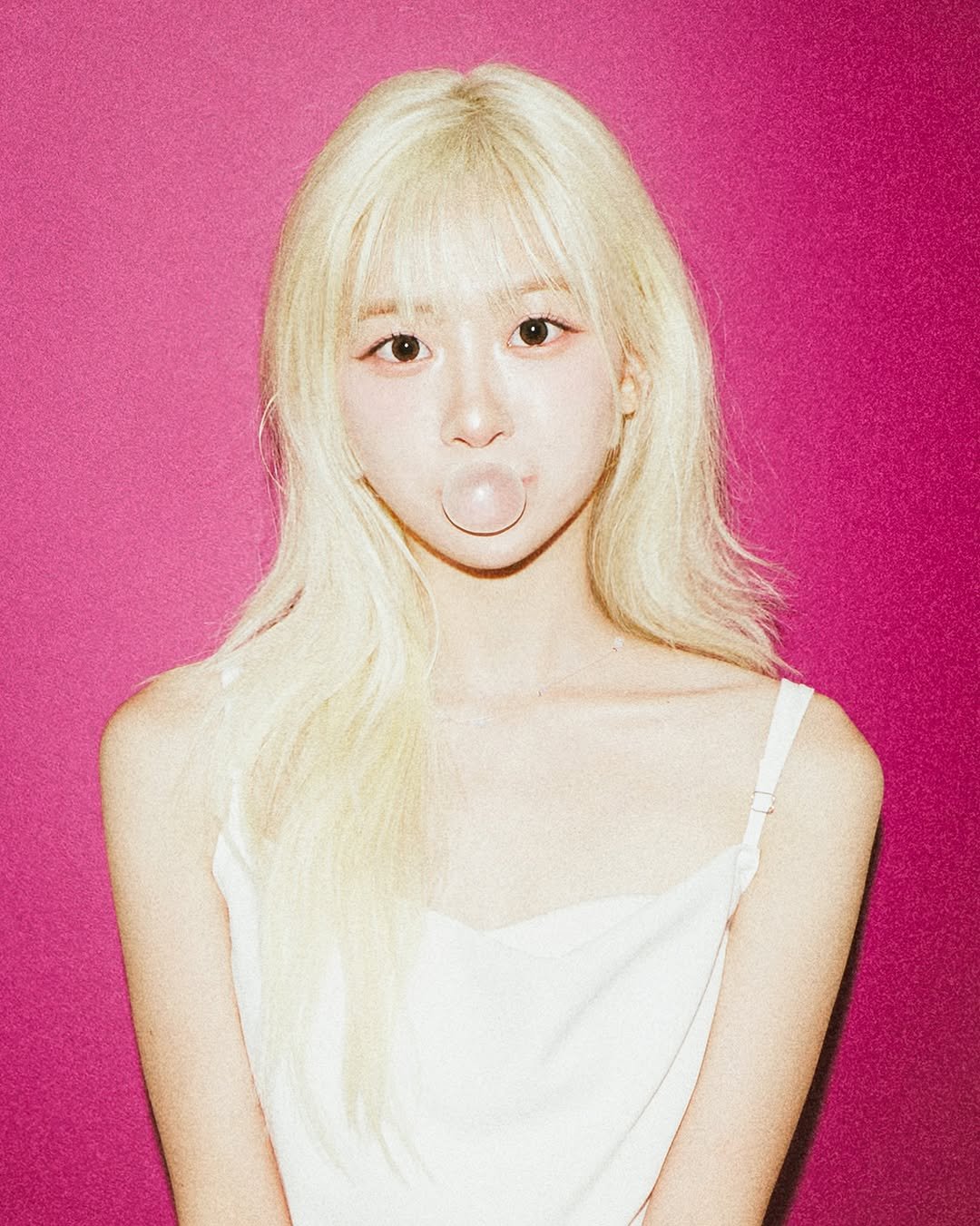 Photo by 하우알유두잉 | 잠실셀프사진관 | 홍대셀프사진관 | 성수셀프사진관 | 서울셀프사진관 | 대구셀프사진관 on August 27, 2025. May be an image of 1 person, hair and text.