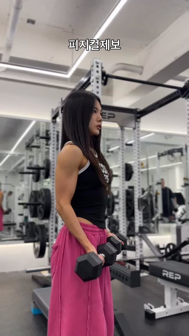 howmuch_sports 게시물 이미지: GUEST INST : @yunjisfit 

#운동소통 #운동일지 #운동남 #운동...