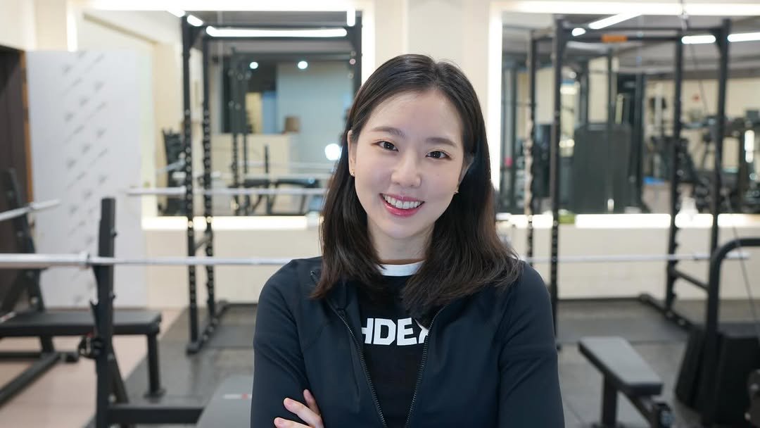 hpaper89 게시물 이미지: 오랜만에 둥센터사진☺️
#요즘운동열심히하는둥와이프
#사진고르기힘들어서왕창