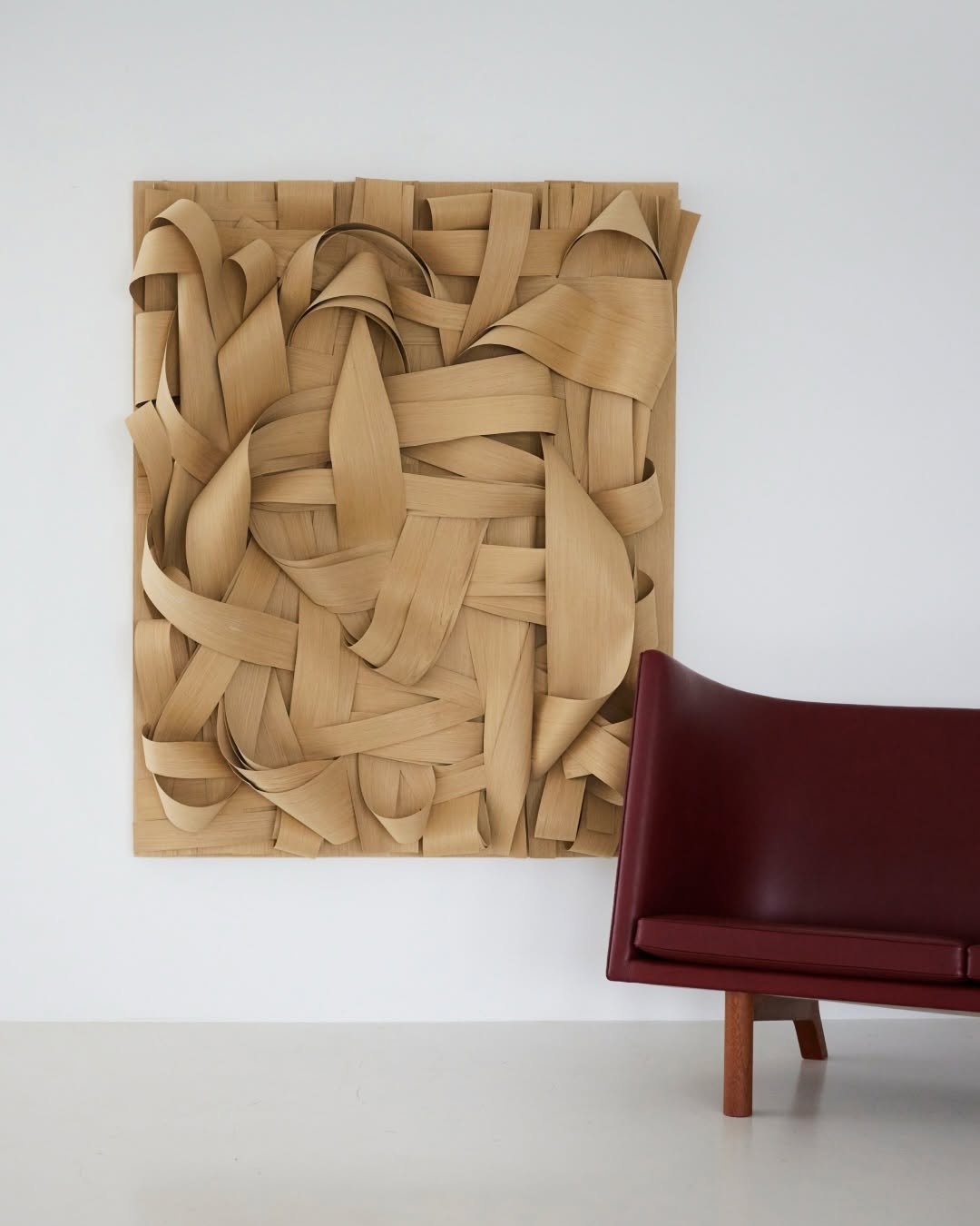 Photo shared by HPIX 에이치픽스 on December 23, 2025 tagging @suhheesuartist_official. May be an image of text.