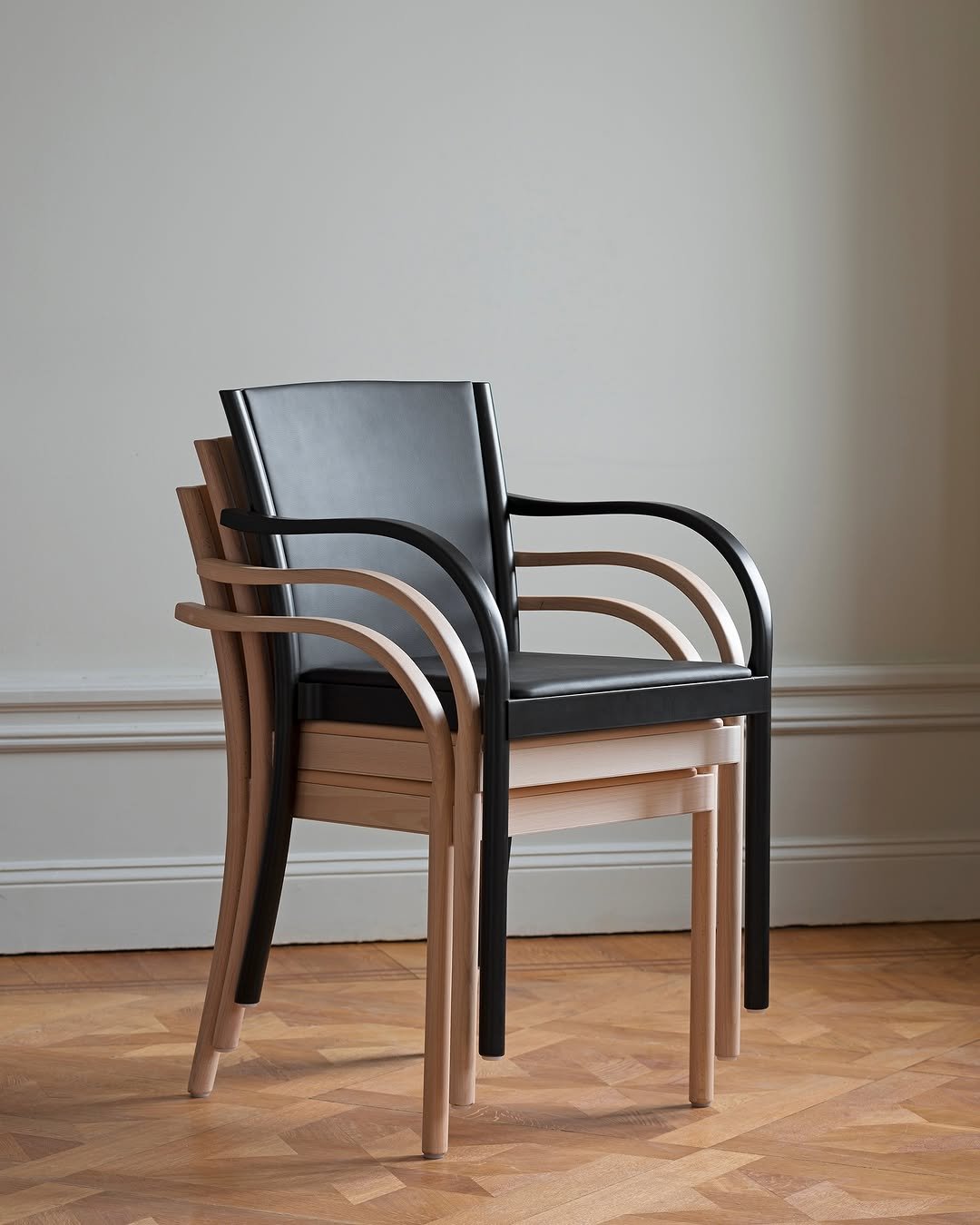 Photo by HPIX 에이치픽스 on November 08, 2025. May be an image of armchair, chair and text.