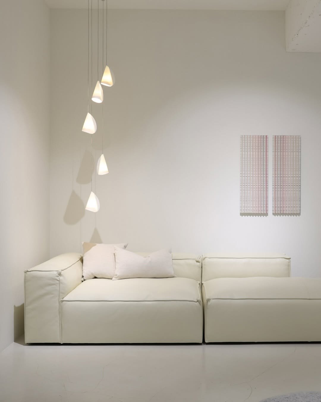 Photo shared by HPIX 에이치픽스 on December 17, 2025 tagging @bocci. May be an image of lighting, armchair, chaise lounge, sofa, living room, indoors and text.