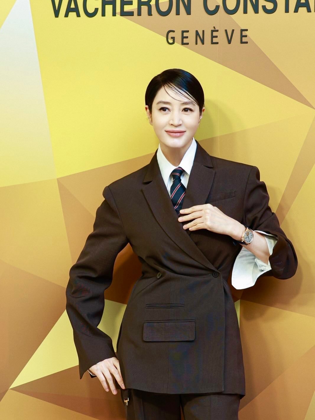 Photo shared by 김혜수 Hye Soo Kim on June 11, 2025 tagging @vacheronconstantin, @stylist_boo, @sil_cut, @bit.boot_ase, and @hoduent. May be an image of wrist watch, blazer, suit, dinner jacket and text that says 'VNOTA IH ΑΟ GENÈVE'.