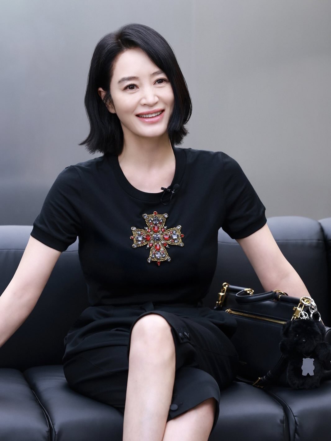 Photo shared by 김혜수 Hye Soo Kim on August 21, 2025 tagging @dolcegabbana, @ojaerocks, @stylist_boo, @sil_cut, @bit.boot_ase, and @hoduent. May be an image of 1 person and text.