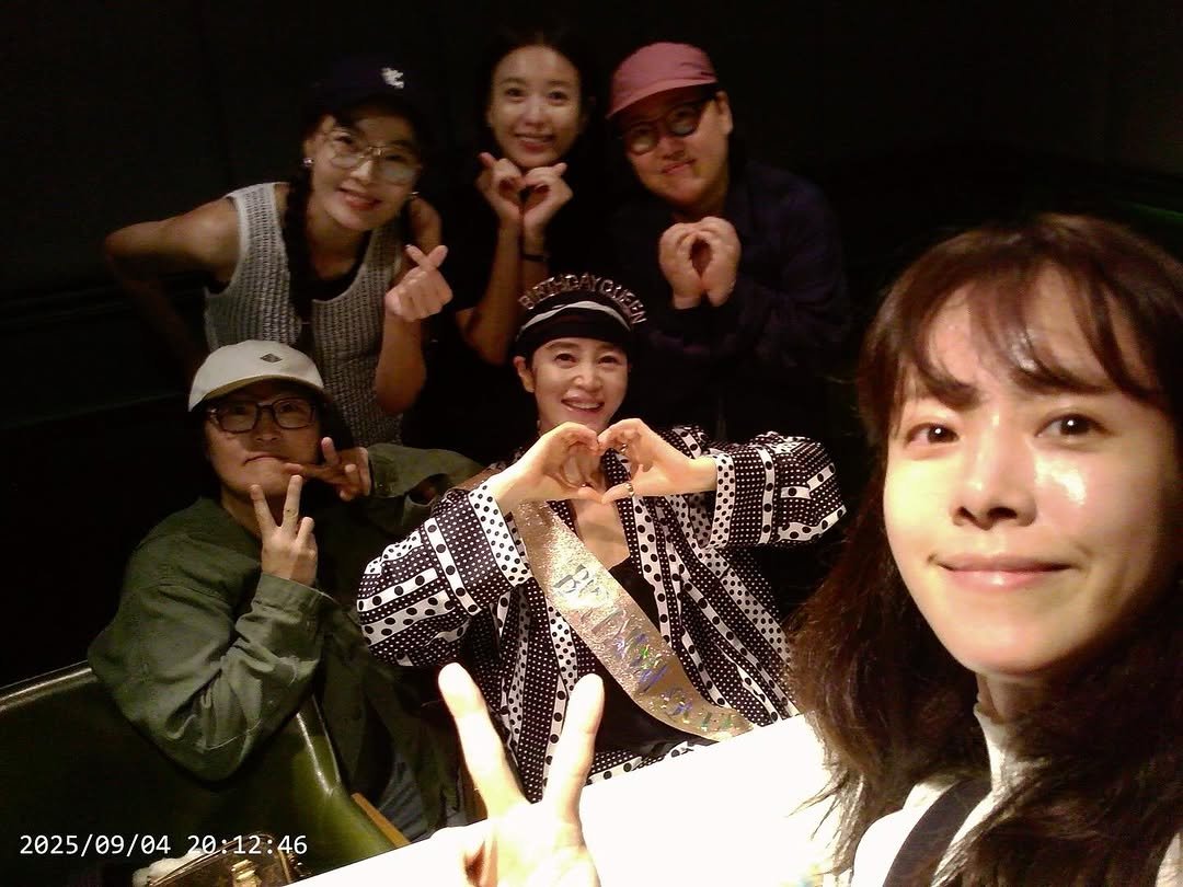 Photo shared by 김혜수 Hye Soo Kim on September 05, 2025 tagging @park_hyeryoung, @yoonsoy, @junmuynpark, @roma.emo, and @hanhyojoo222. May be an image of 6 people, bangs, top and text.
