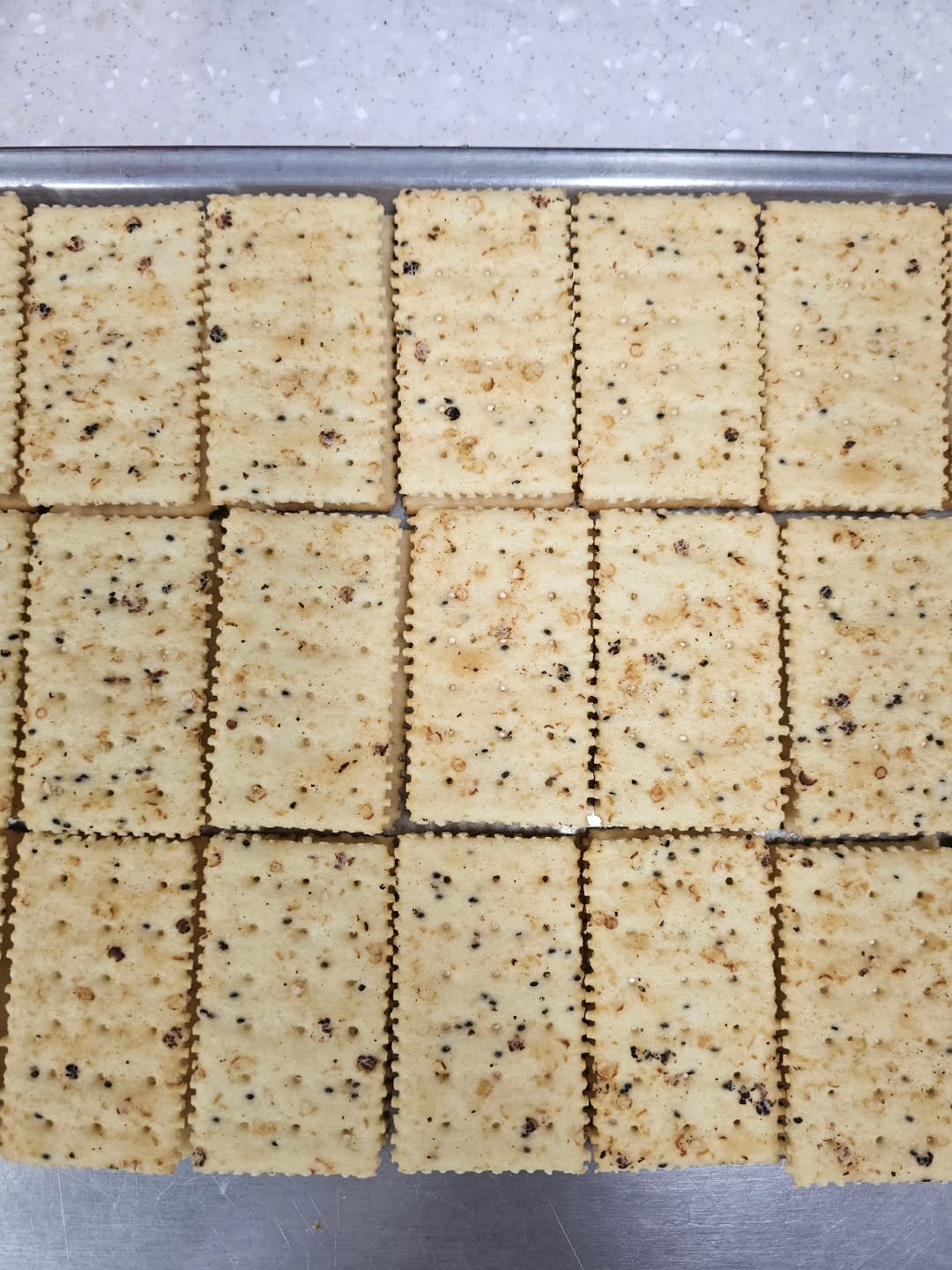 Photo by 강릉카페 강릉가볼만한곳 디저트카페 HU_C 허씨커피 on April 24, 2026. May be an image of crackers and text.