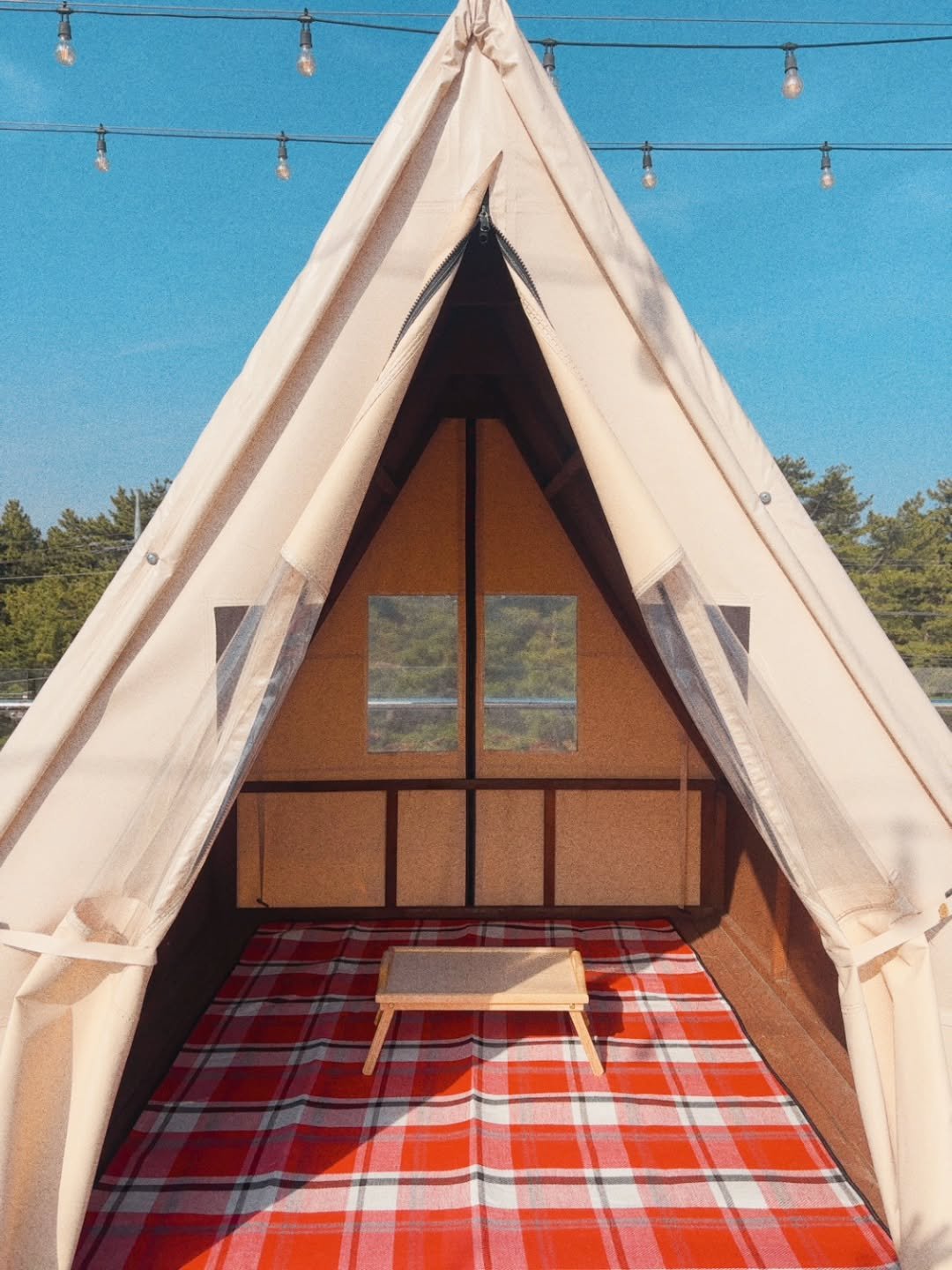 Photo by 강릉카페 강릉가볼만한곳 디저트카페 HU_C 허씨커피 on April 13, 2026. May be an image of campsite, tent and text.