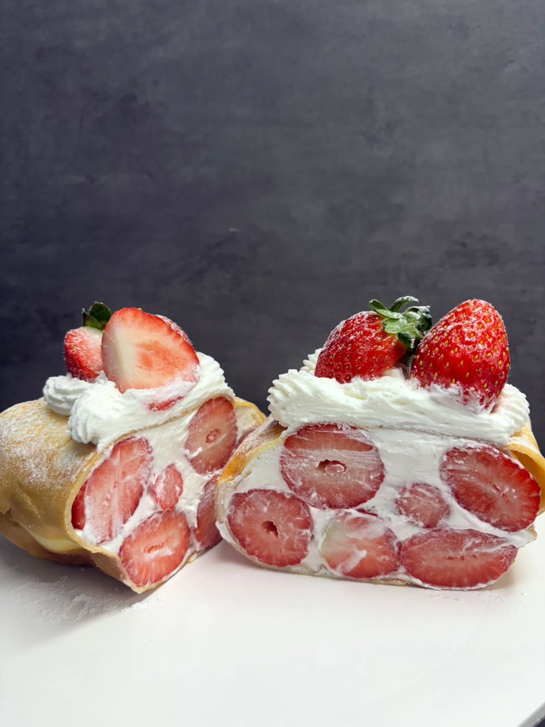 Photo by 강릉카페 강릉가볼만한곳 디저트카페 HU_C 허씨커피 on December 13, 2025. May be an image of cake, strawberry, cheesecake and text.