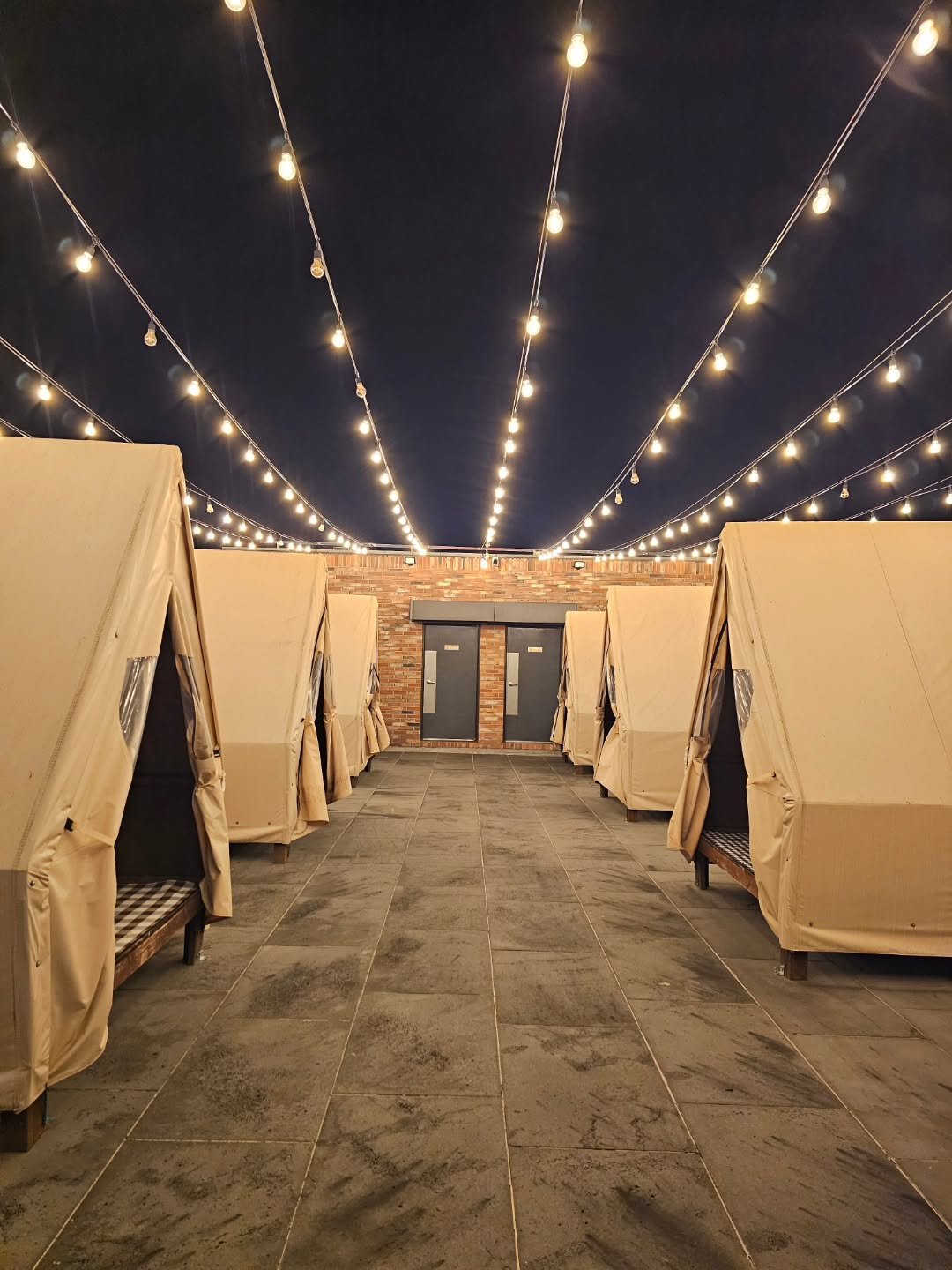 Photo by 강릉카페 강릉가볼만한곳 디저트카페 HU_C 허씨커피 on April 14, 2026. May be an image of lighting, lightbulb and text.