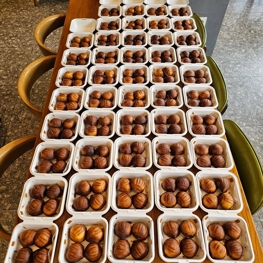 Photo by 강릉카페 강릉가볼만한곳 디저트카페 HU_C 허씨커피 on April 21, 2026. May be an image of fig, longan and text.