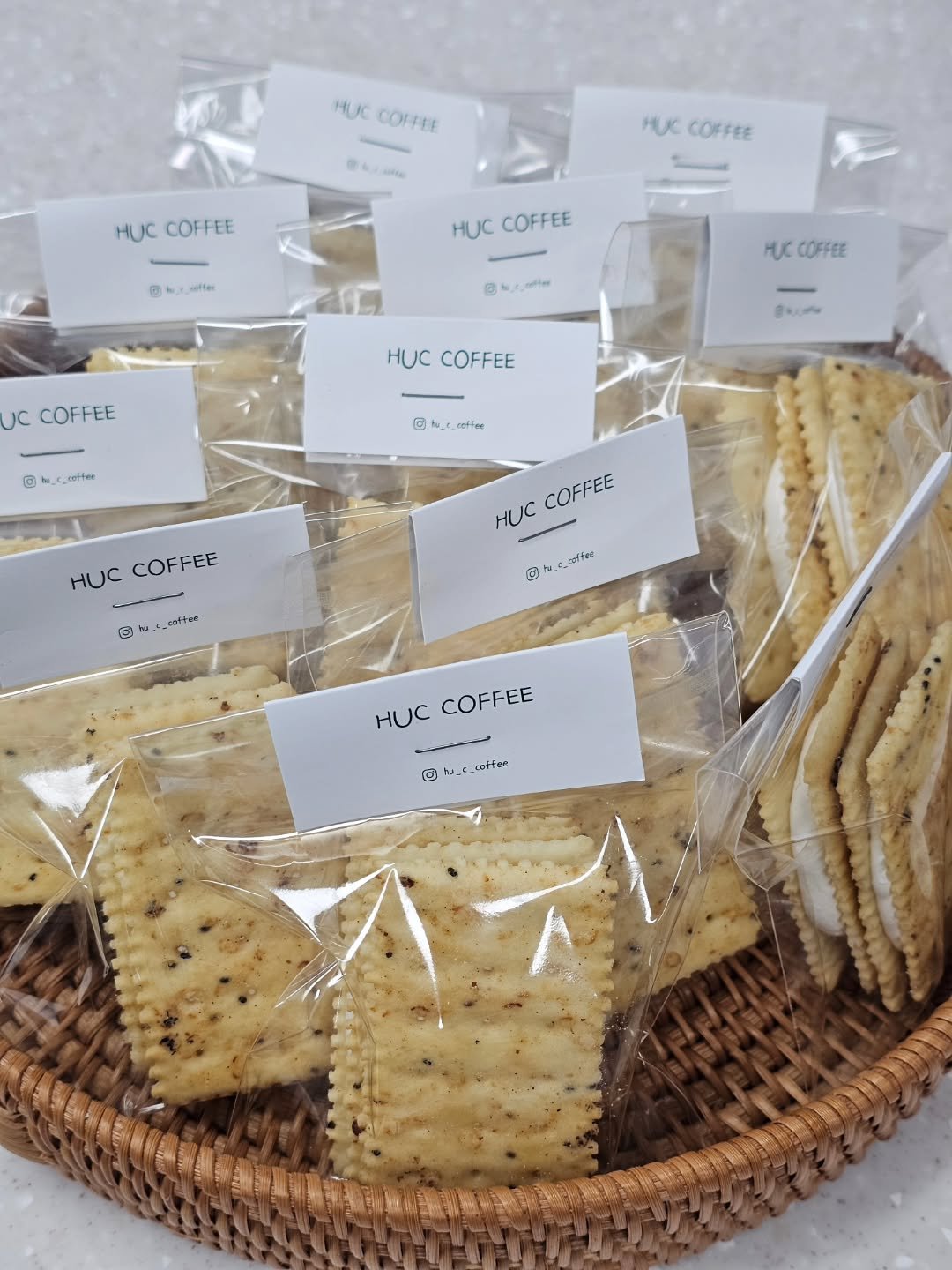 Photo by 강릉카페 강릉가볼만한곳 디저트카페 HU_C 허씨커피 on April 25, 2026. May be an image of crackers and text.