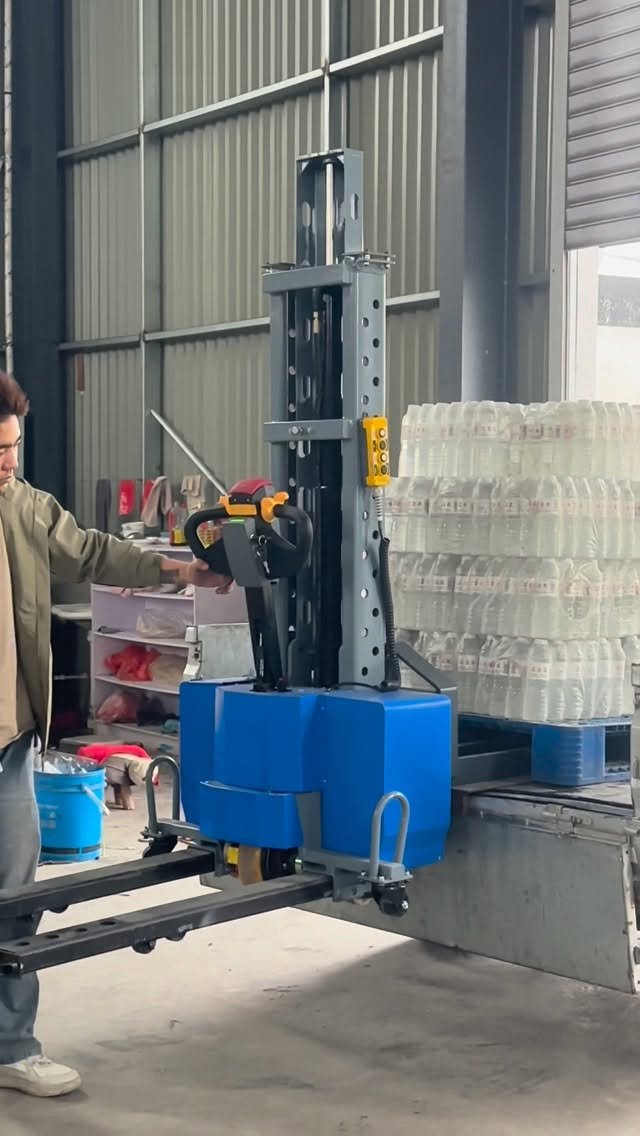 huahuawangwang 게시물 이미지: This pallet truck can follow your vehicle to...