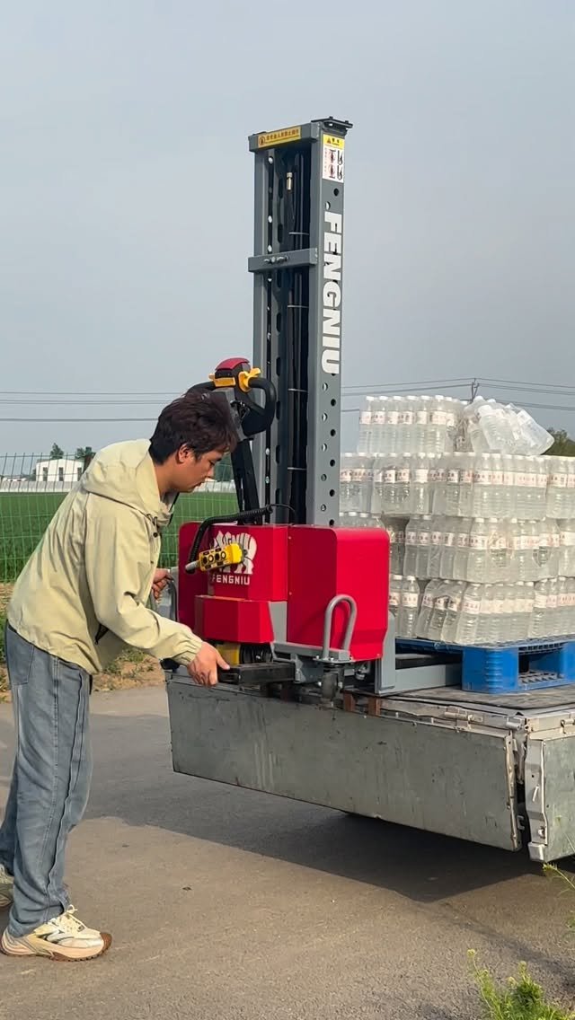 huahuawangwang 게시물 이미지: Portable pallet truck that follows your...