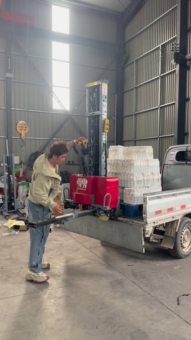 huahuawangwang 게시물 이미지: Follow the vehicle to load and unload goods...