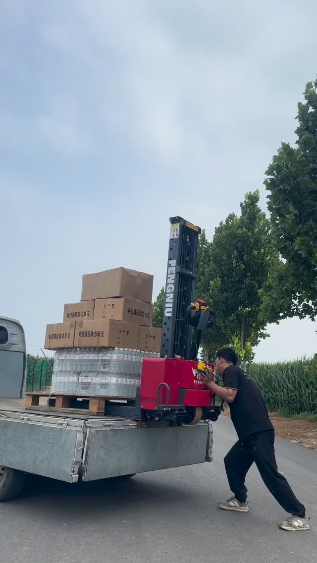 huahuawangwang 게시물 이미지: An efficient, portable forklift that follows...