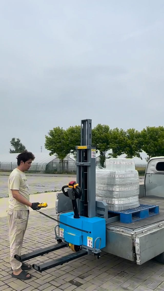 huahuawangwang 게시물 이미지: Electric forklift that can follow your vehicle...