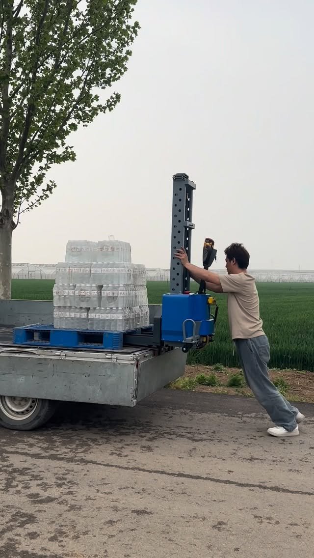 huahuawangwang 게시물 이미지: This pallet truck can follow your vehicle to...