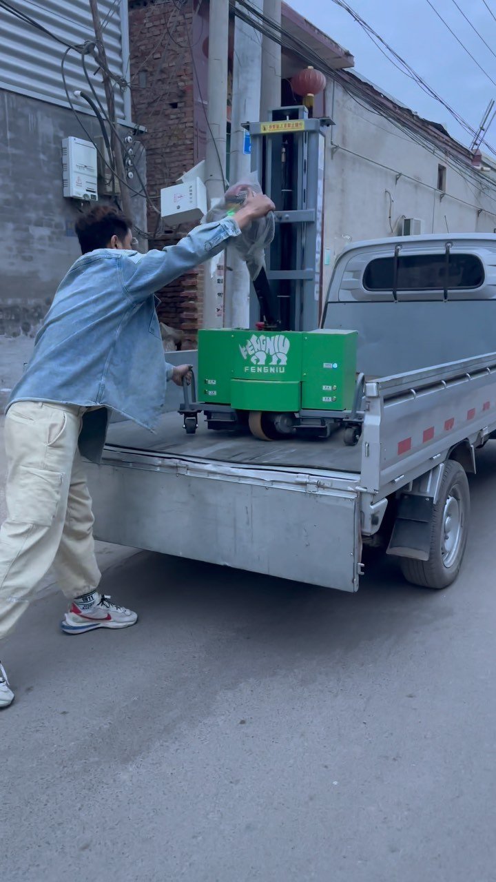huahuawangwang 게시물 이미지: Moving helper to assist with loading and...