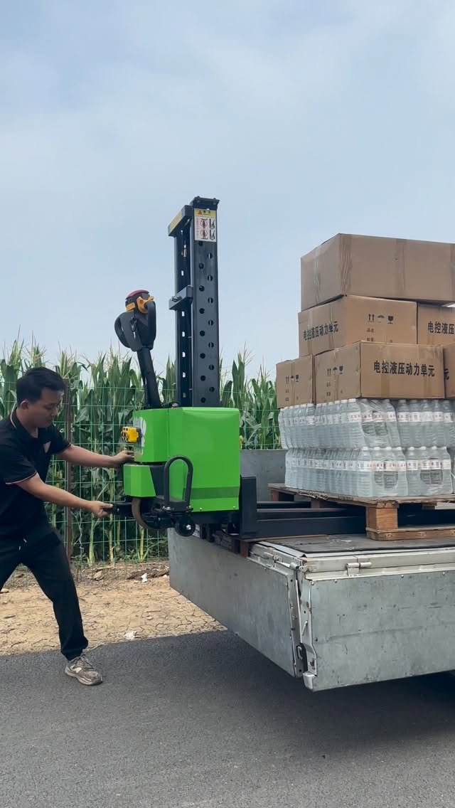 huahuawangwang 게시물 이미지: A portable electric forklift to help you load...