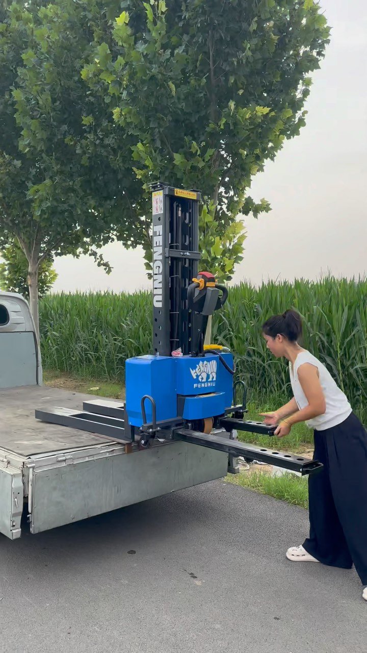 huahuawangwang 게시물 이미지: Easy-to-maneuver portable pallet truck#truck...