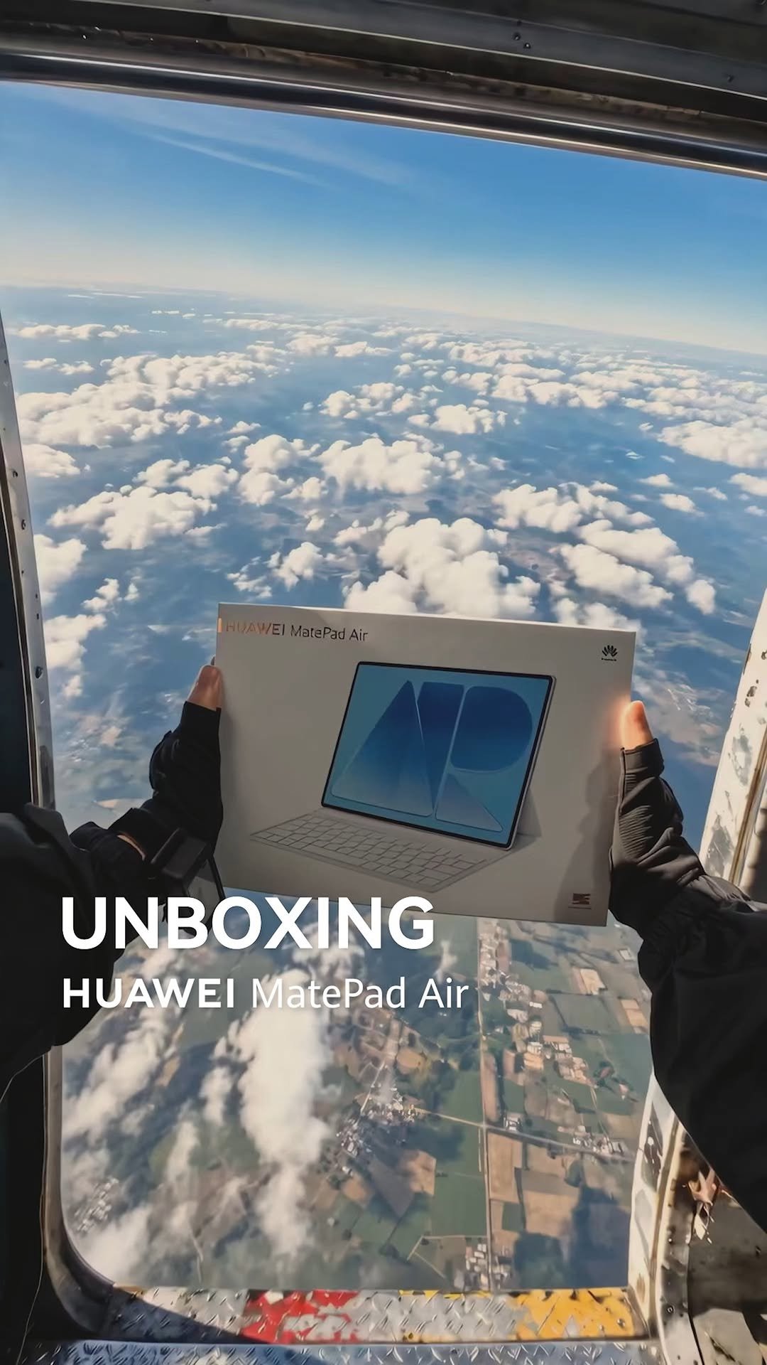 huaweimobile 게시물 이미지: PSA: This unboxing may defy gravity. ☁️ The...