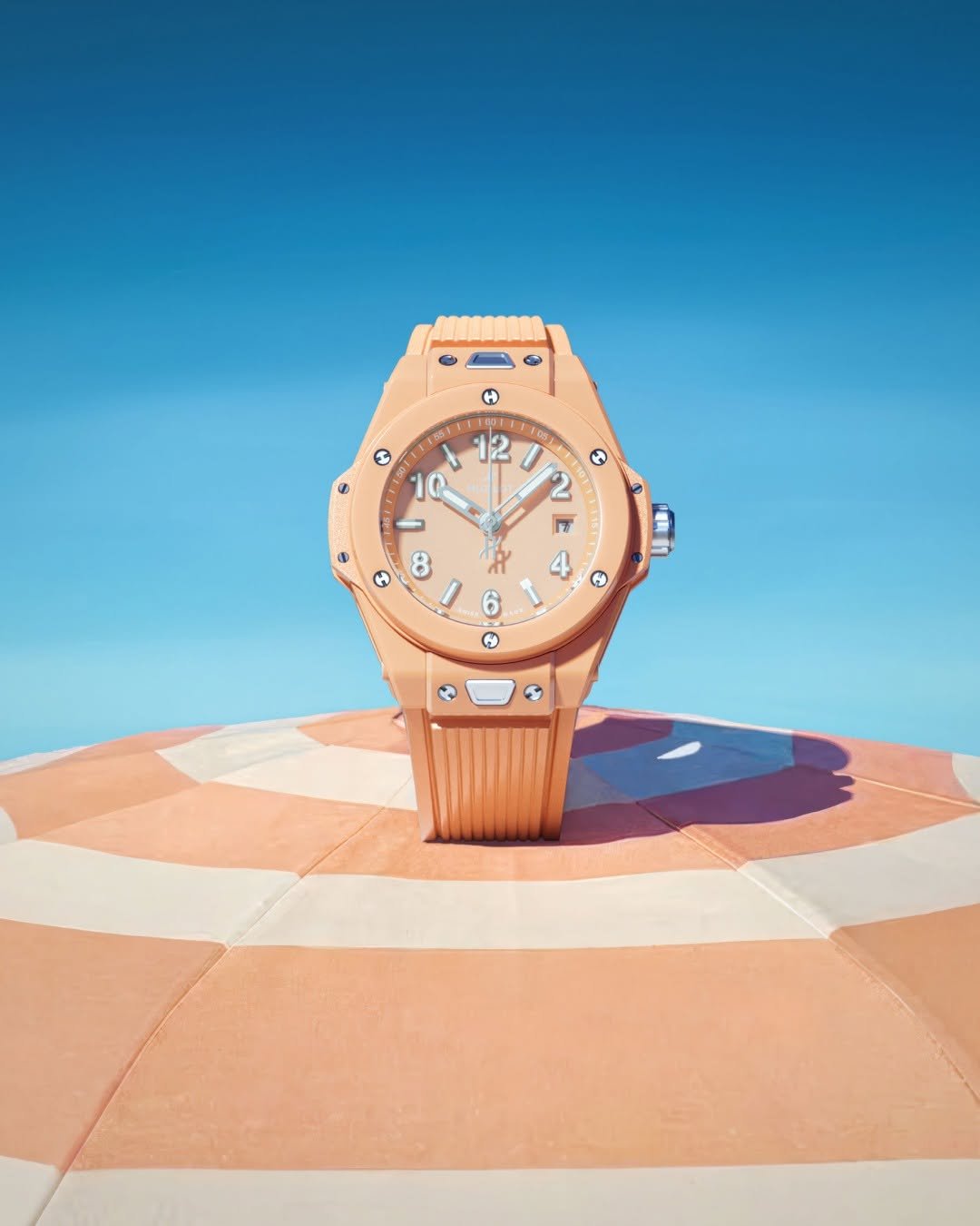 hublot 게시물 이미지: Immerse yourself in the Big Bang Peach Ceramic...