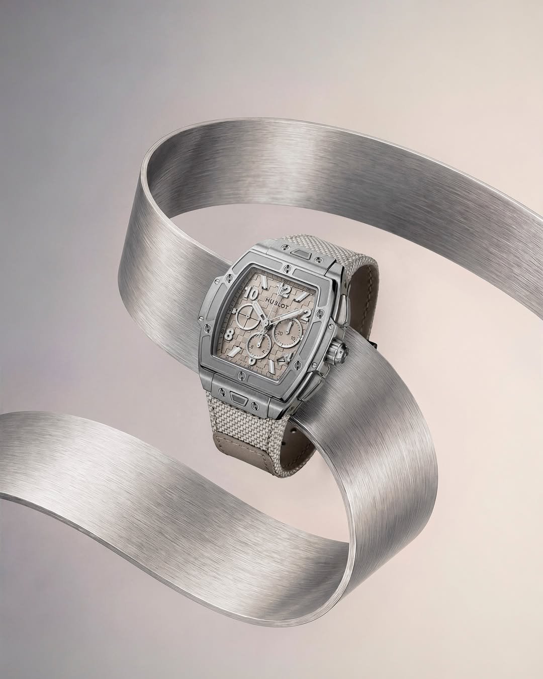 hublot 게시물 이미지: One color. One design. Once a year.⁣
Pure...