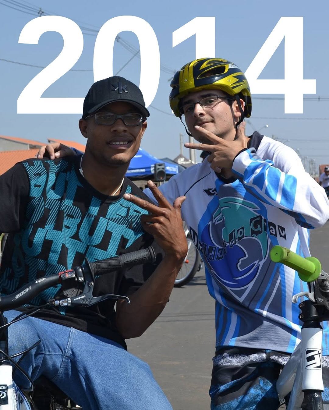Photo shared by Hudson Xavier 🚲 on September 26, 2025 tagging @zocrinhos_am4ntts. May be an image of 3 people, bicycle, helmet and text that says '201 2 4 o ZOOM D 魚'.