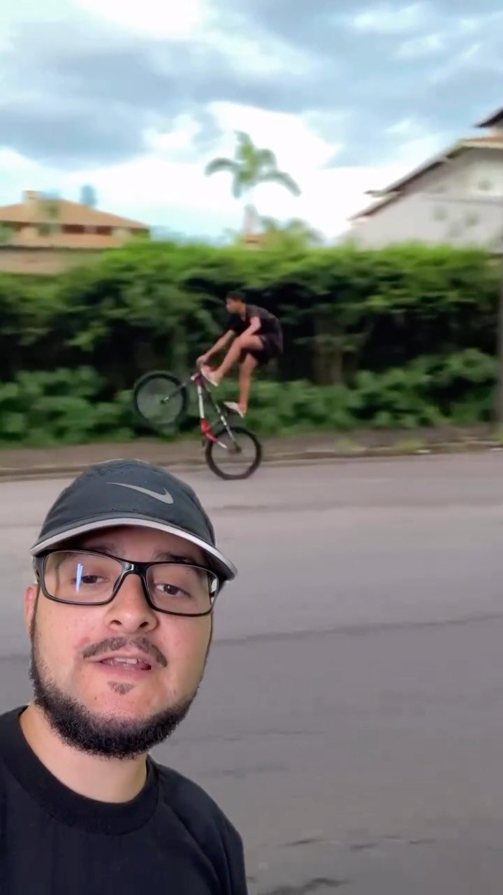 hudsonudg 게시물 이미지: O cara tá a frente do tempo na realidade virtual 😂