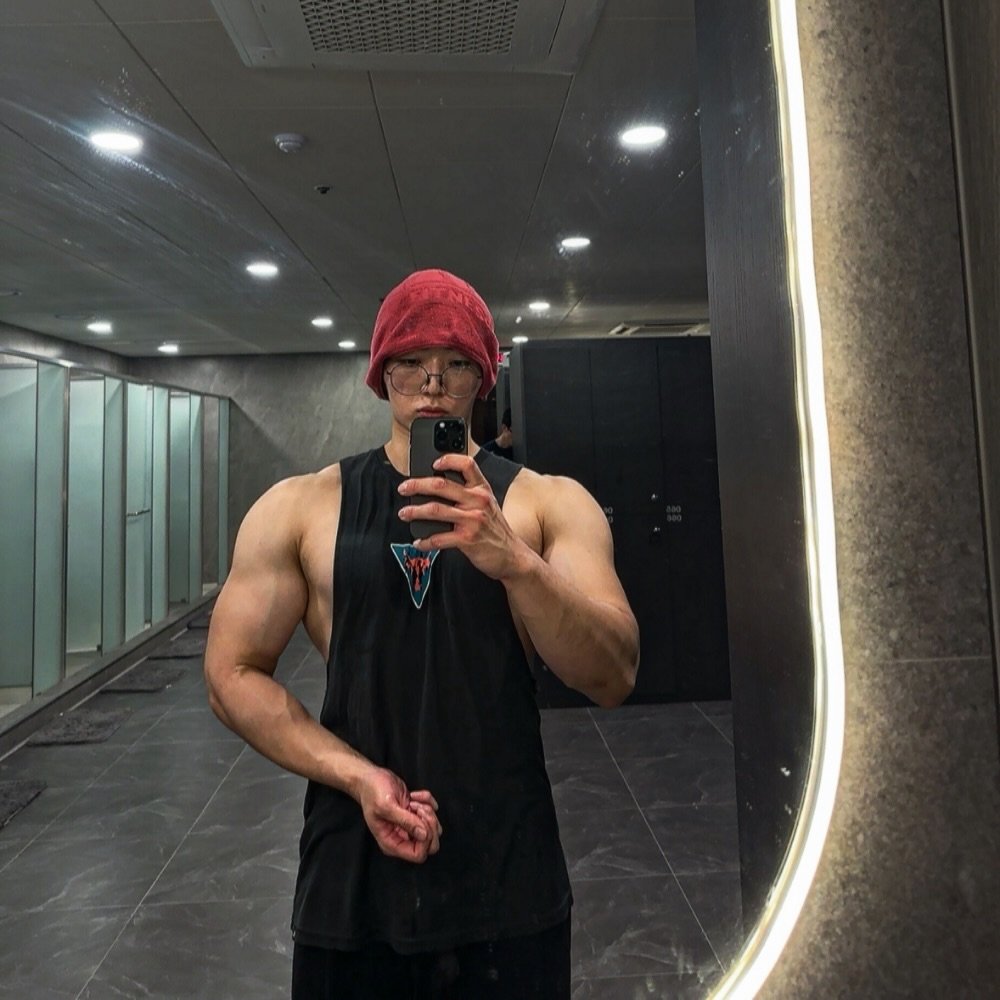 huis_28 게시물 이미지: 오늘은 가슴 야무지게 하고 왔습니데이🔥
날이 많이 더워지고있네욥🙃 으어

벌써...