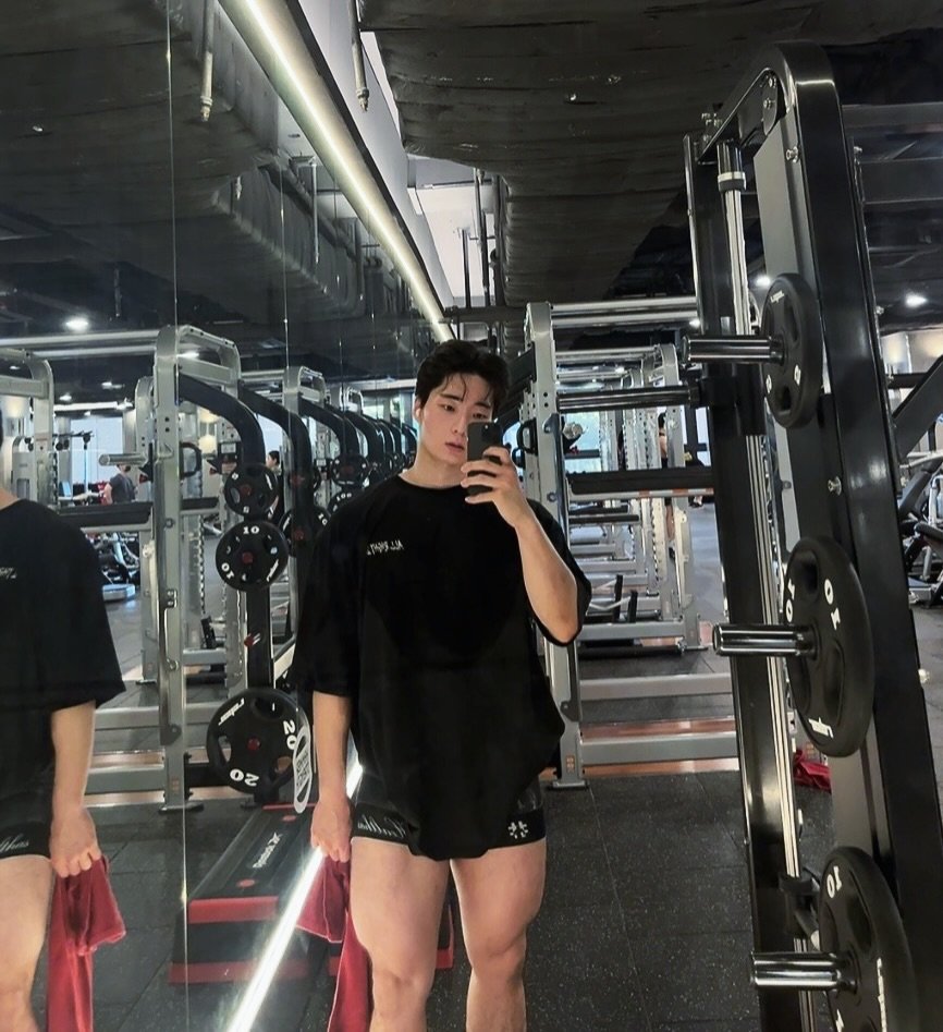 huis_28 게시물 이미지: 날씨가 많이 더워지는데 이번주도 화이팅입니다🔥
하체 마무리하고...
