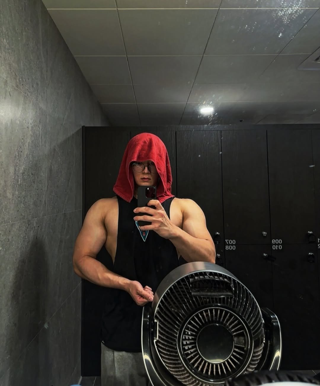 huis_28 게시물 이미지: 내일도 출근하는 저는 웁니다😂
연휴 잘 보내시고 계신가용👍 

주말에도 운동하고...