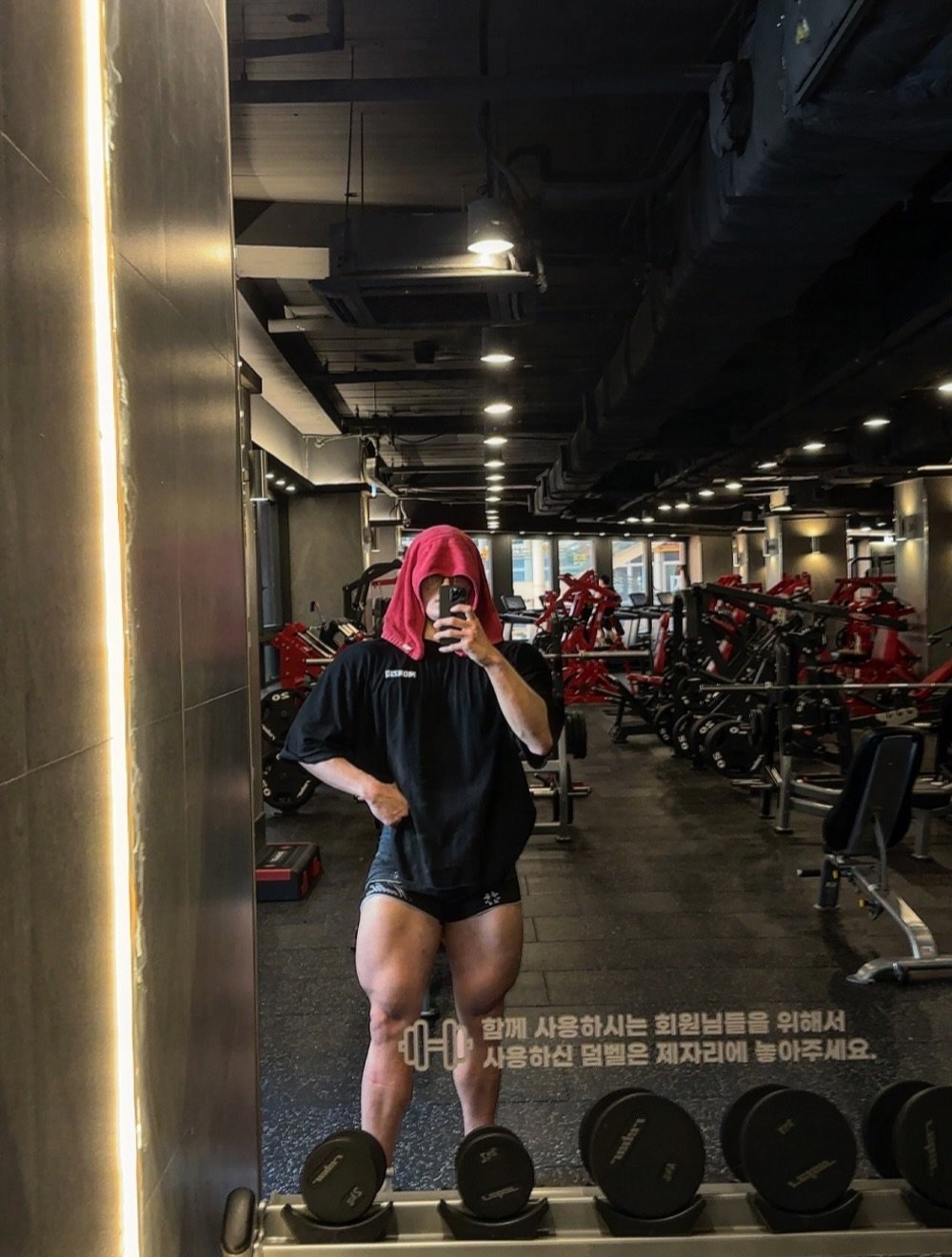 huis_28 게시물 이미지: 월요일 화이팅입니다요🔥💪🏻

어제 너무 먹었나 부어서 결이 안보이..🫠

한 주...