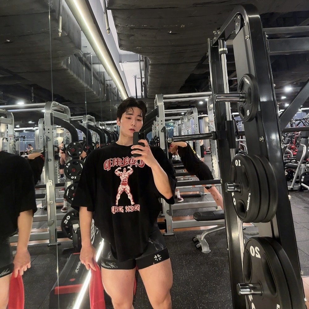 huis_28 게시물 이미지: 더운데 오늘도 고생 많으셨습니다🔥
하체완료하고 귀가해요💪🏻

최근에 참교육 넷플릭스...