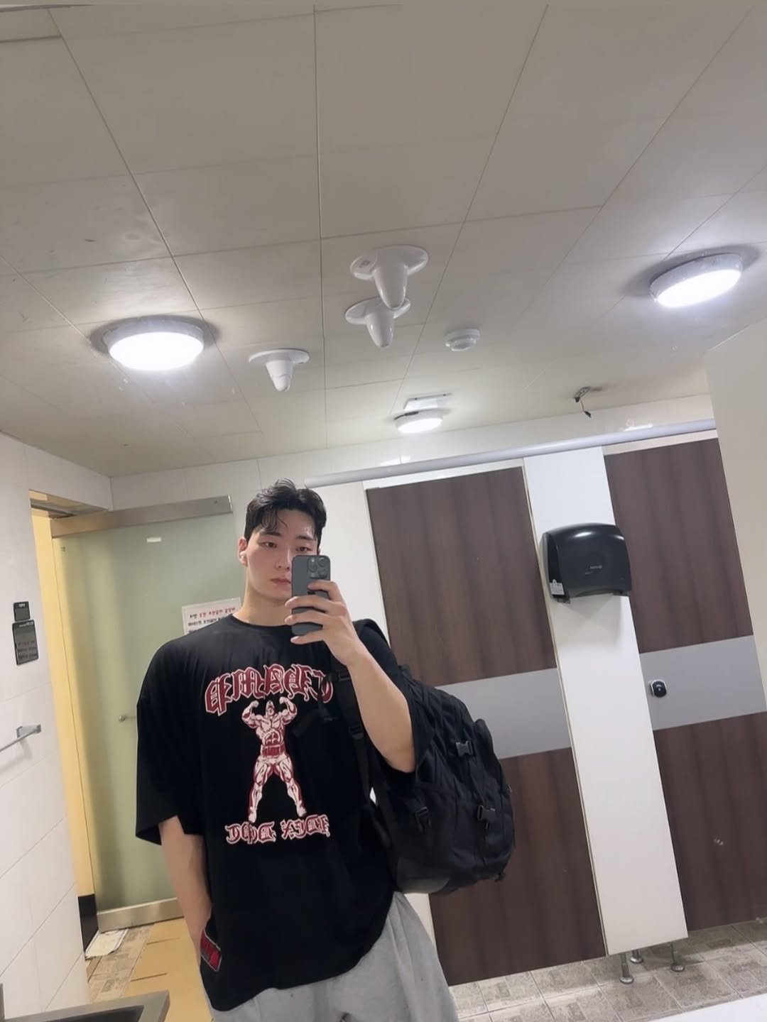 huis_28 게시물 이미지: 여행 후 하체 마무리했습니다🔥
밀린 답방 슥 갈게요💪🏻 
오늘도 고생...